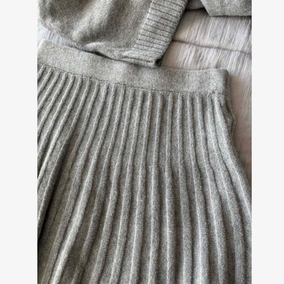 Grey Knit 2 Piece Set Turtleneck Sweater And Pleated Mini Skirt - Picture 11 of 11